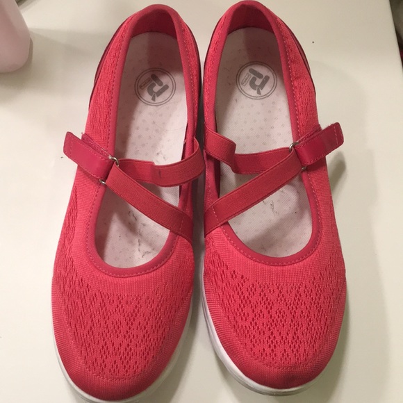 Propet Shoes - Propet woman’s walking shoes, so comfy & cute